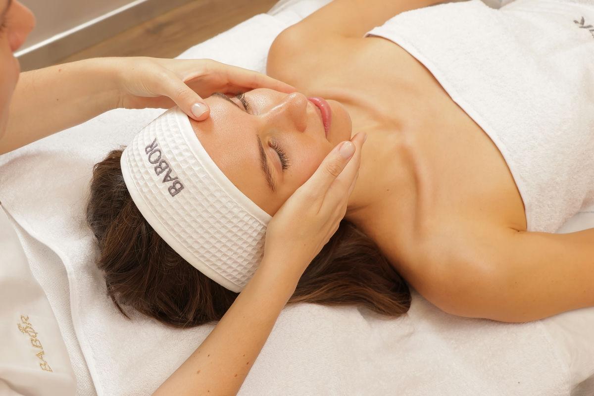 Миофасциальный массаж лица