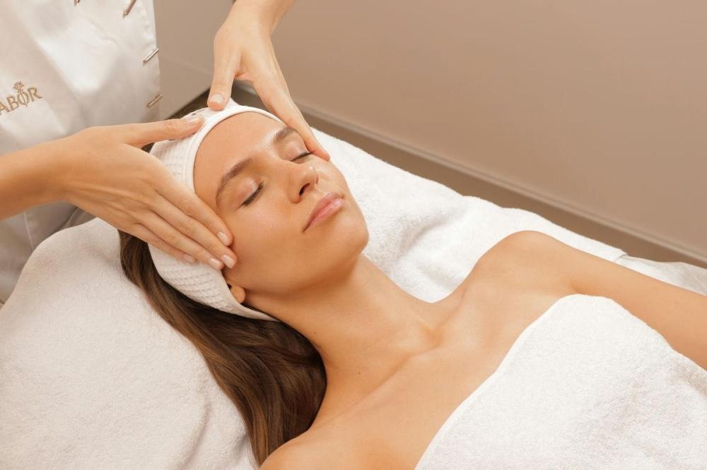 Знакомство с косметологом: Массаж лица 30 мин + консультация