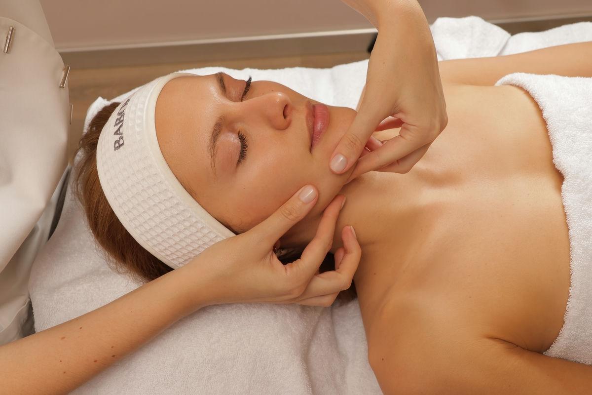 Скульптурно-буккальный массаж лица